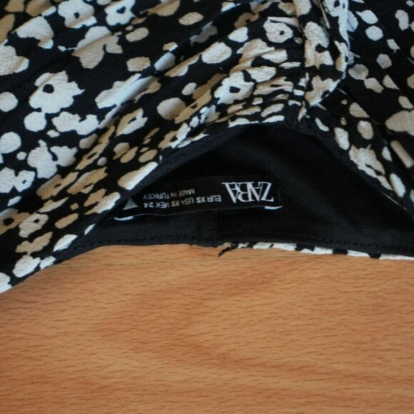 ๐ค Zara Summer Cottage Black & White Floral Mini Dress โ Size XS ๐ค - Picture 3 of 4